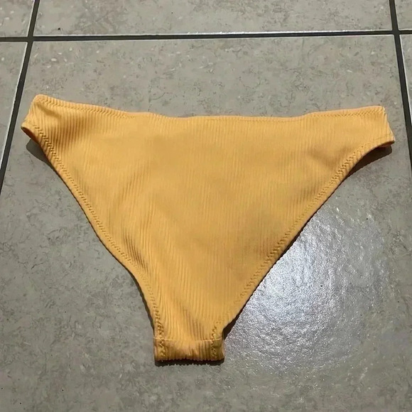 Cupshe Ribbed Bikini Bottom Size M - Picture 3 of 7